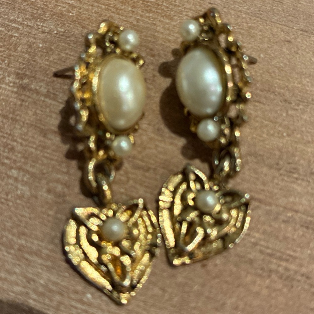 Victorian Style Earrings vintage Elegant Gilted Gold and Pearl Drop Earrings